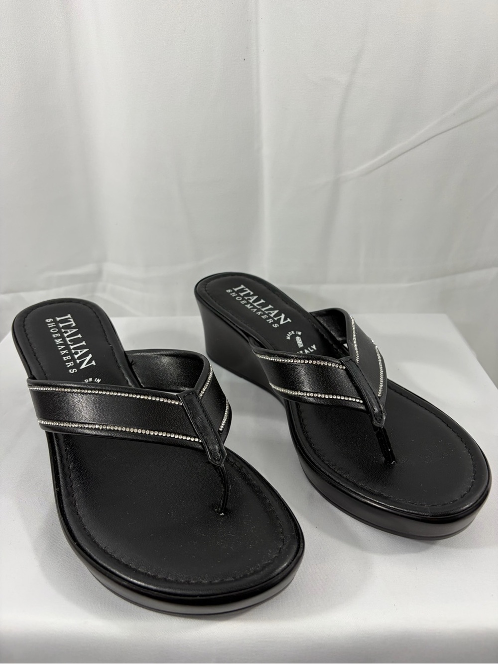 NWT Italian Shoemakers Women’s Size 9 Black Wedge Sandals